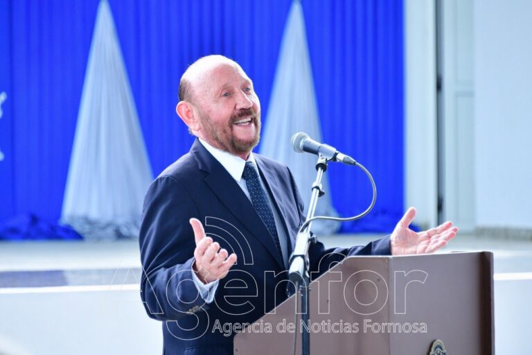 Insfrán en Lucero Cué: Los techos azules son una referencia del Modelo Formoseño