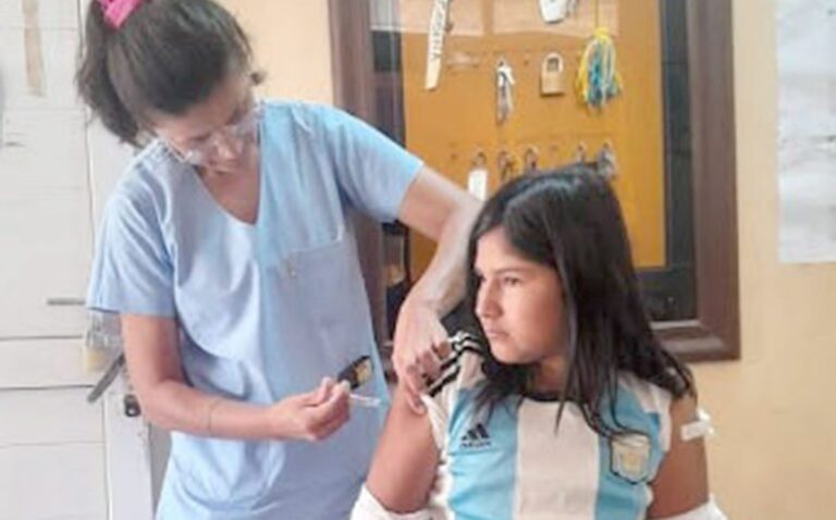 Escolares de María Cristina recibieron las vacunas correspondientes a los 11 años