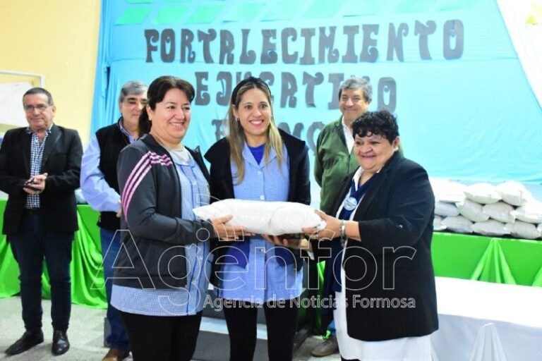 Nutrifor inició la entrega de productos alimenticios para 21 escuelas de Capital