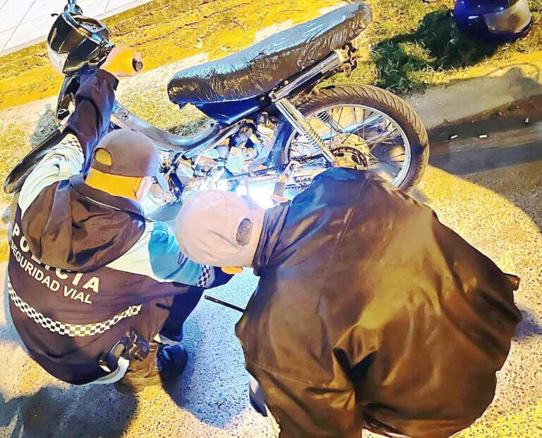 Motoquero detenido por realizar maniobras peligrosas