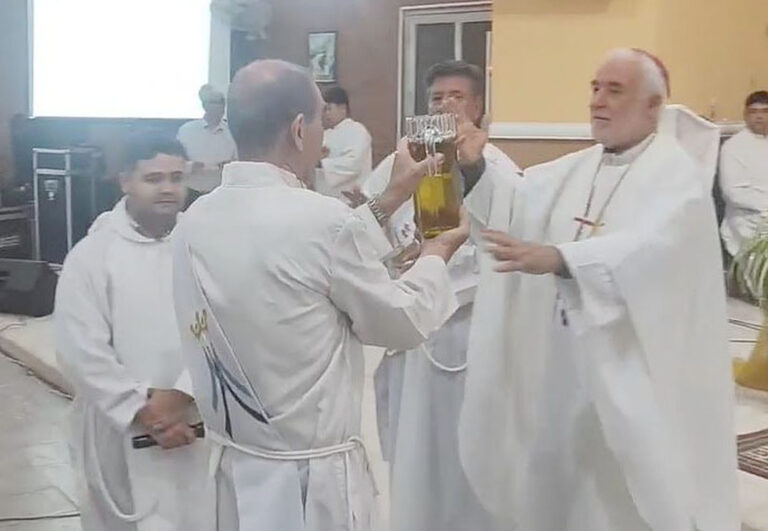Monseñor Conejero presidió la Misa Crismal con todos los sacerdotes en El Colorado
