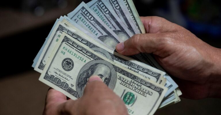 Dólar hoy: a cuánto cotizan el oficial y sus diferentes tipos de cambio este lunes 21 de abril