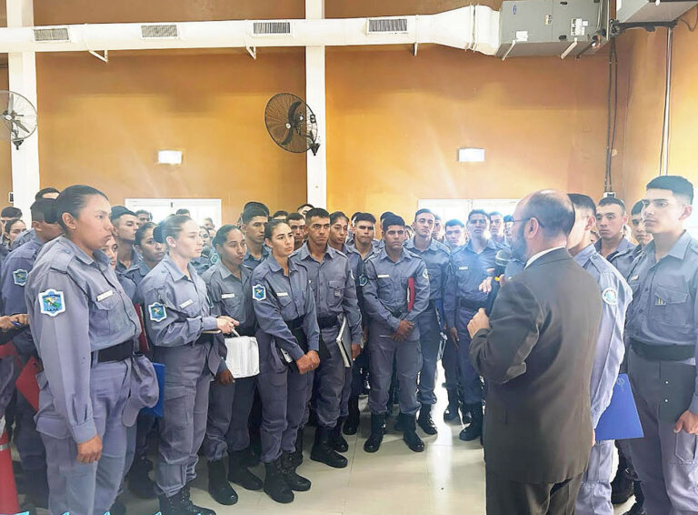 Cadetes de la Policía se capacitaron en prevención de Hechos de suicidios con arma de fuego