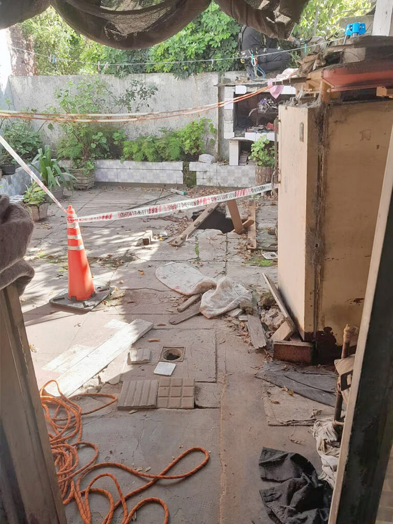 Un hombre fue a buscar a su madre para ir al velorio de su padre y la halló muerta en un pozo