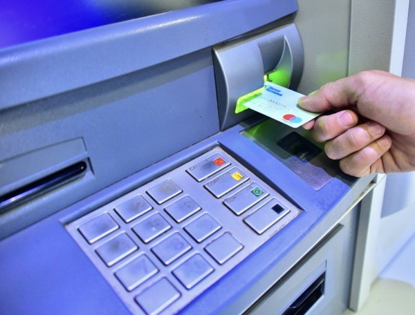 Este lunes inicia el pago de salarios con aumento del 30% y un piso de $720 mil