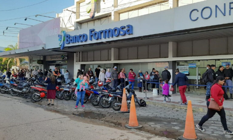 Arranca el cronograma de pago y se refuerza la seguridad en bancos