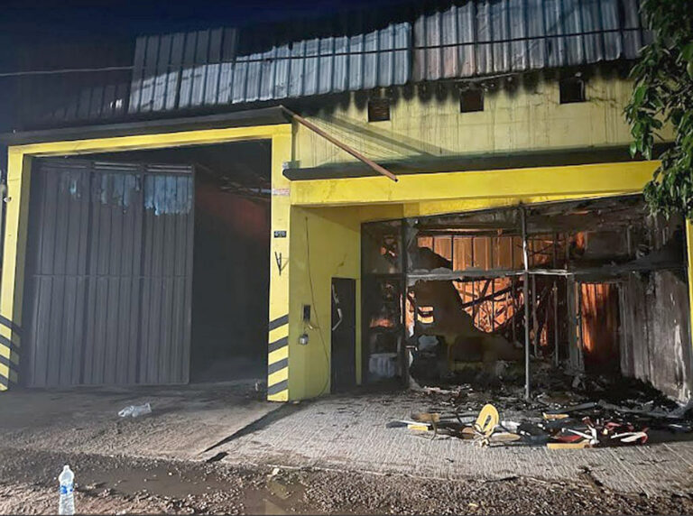Incendio de gran magnitud destruyó un comercio en General Manuel Belgrano