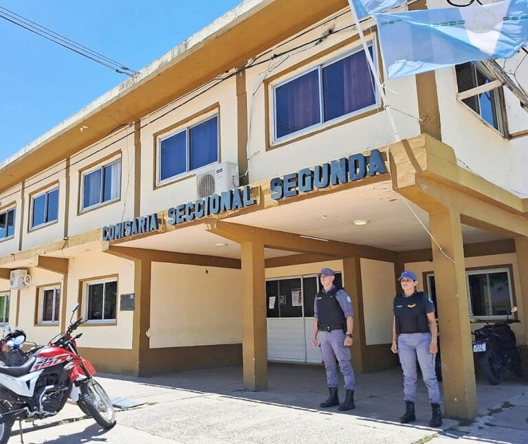 Jóvenes atacaron a policías del CRP