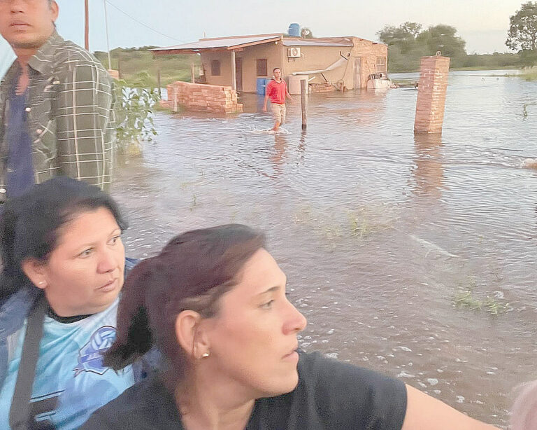 Pirané en emergencia: familias evacuadas, barrios aislados y asistencia contrarreloj