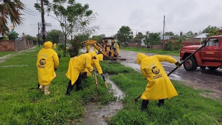 La Municipalidad trabajó en distintos sectores ante las persistentes lluvias