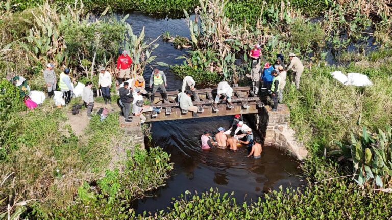 Avanzan trabajos en Pirané para mitigar el avance del agua