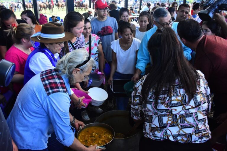 Tradición y festejo patrio en el 126aniversario de de la localidad de Herradura