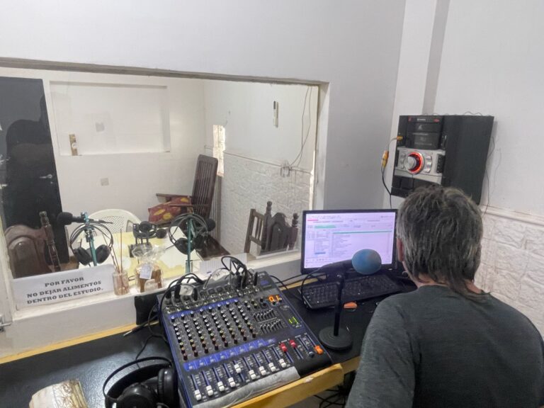 Denuncian que el Intendente de Las Lomitas pidió al ENACOM el cierre de una FM local
