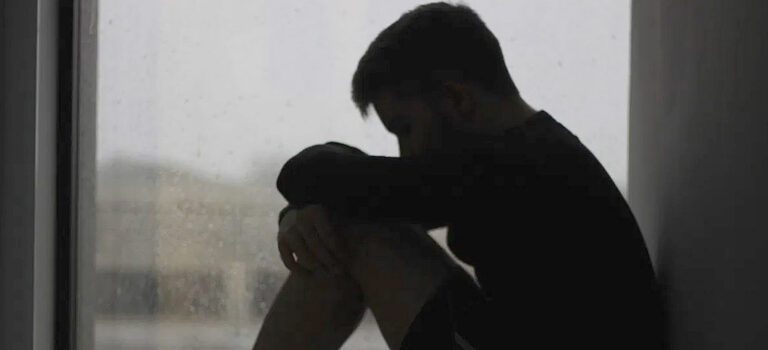 Detuvieron a dos mujeres por robo y abuso sexual de un joven