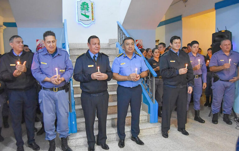 Momento de reflexión: la Jefatura de Policía recibió la visita del Cirio Pascual