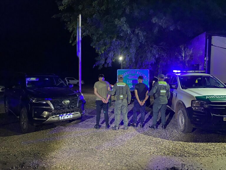 GNA interceptó vehículo con pedido de secuestro activo y detuvo a dos ciudadanos paraguayos