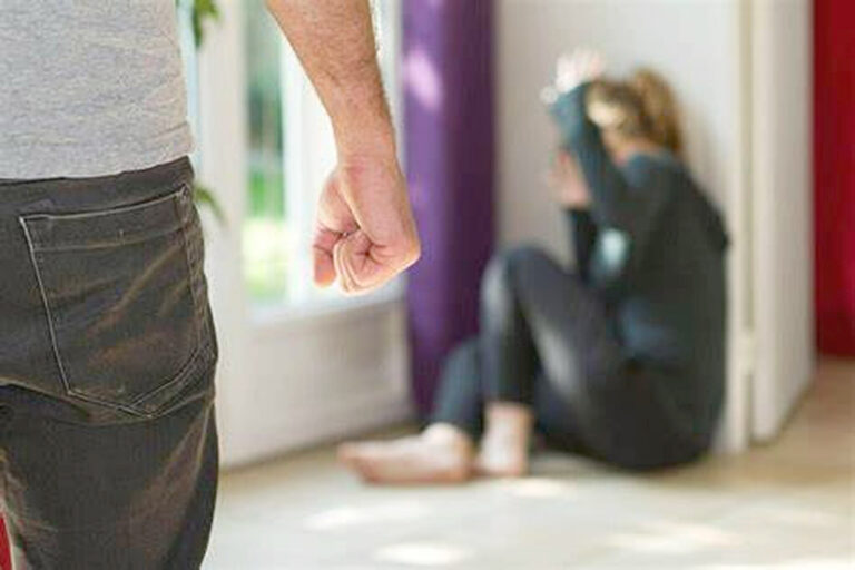 La Policía detuvo a un hombre por violencia de género