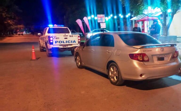 Policías atendían un siniestro vial y casi son arrollados por un auto