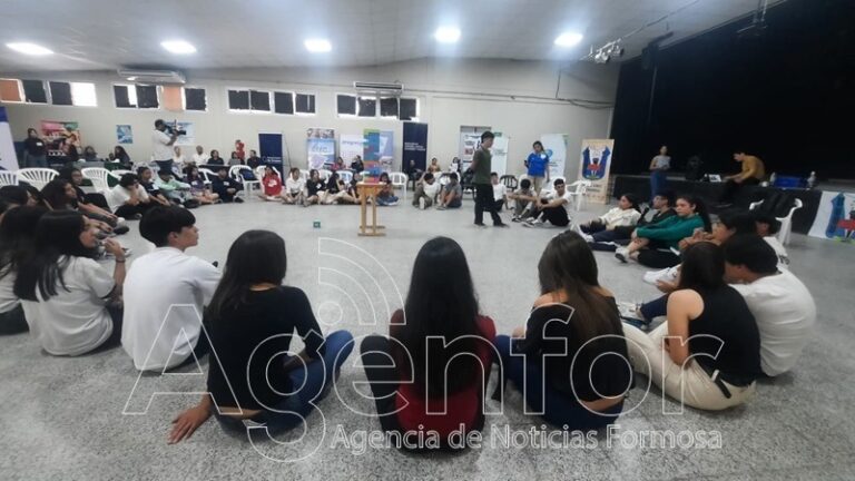Orientando mi Proyecto de Vida: Brindan charlas a los estudiantes secundarios