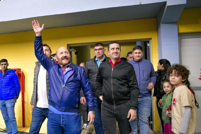 A contramano de la Nación, Formosa planta bandera con el deporte, la salud y la educación