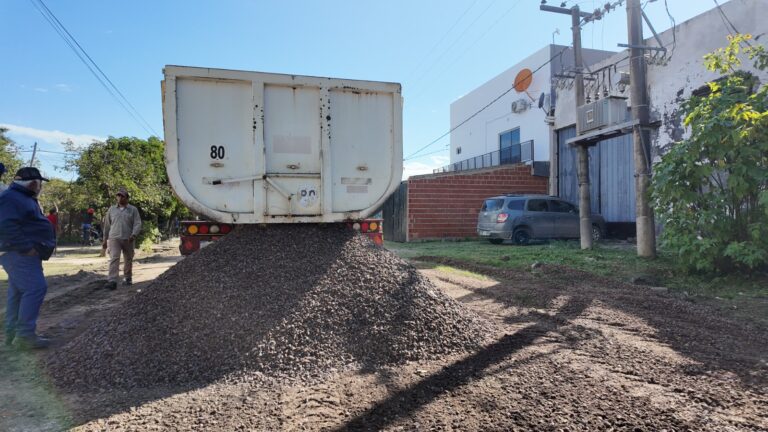 La comuna ejecutó un trabajo de ripio sobre una transitada arteria del B San Andrés II