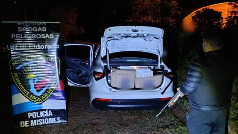 Misiones: abandonaron auto antes de control aduanero con más de $42 millones en cigarrillos
