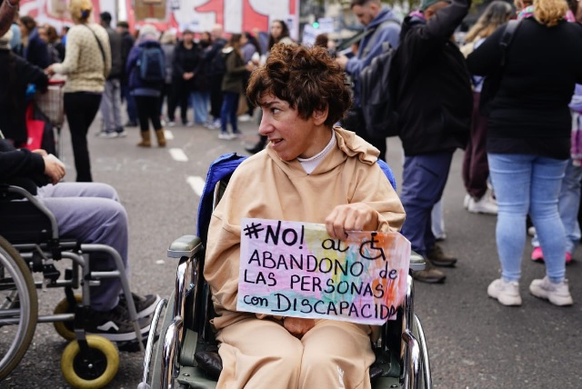Discapacidad: «Si vetan la ley 24.901 seguiremos luchando por nuestros hijos»