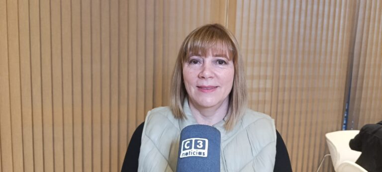 Se abordó el tema de la inteligencia artificial en un conversatorio para empleados públicos