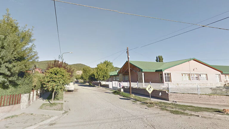 Una mujer murió tras ser apuñalada en su casa frente a un amigo: detuvieron a su ex pareja