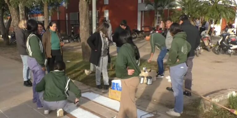 Sendas Peatonales frente a establecimientos Educativos