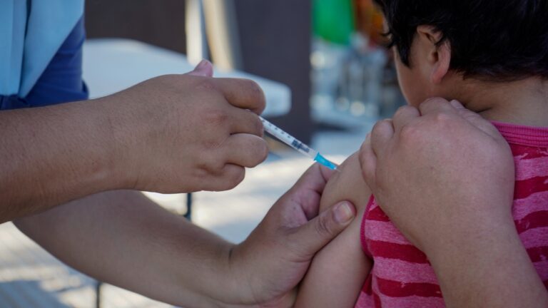 COVID-19: Advierten un leve repunte y refuerzan el llamado a sostener las medidas de prevención