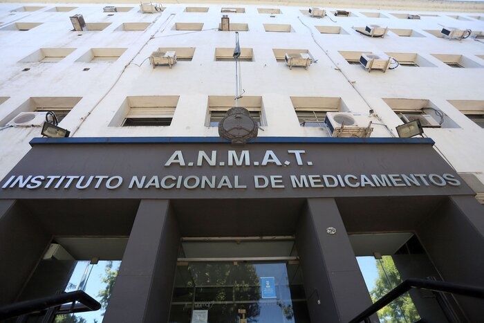 Cuando el gobierno ve desburocratización, la salud pública ve un problema