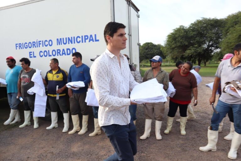 Municipalidad de El Colorado: Más entregas de indumentaria, accesorios y herramientas