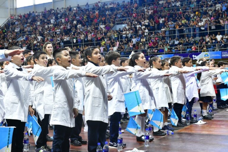 Insfrán encabezará el acto por el Día de la Bandera en el Cincuentenario
