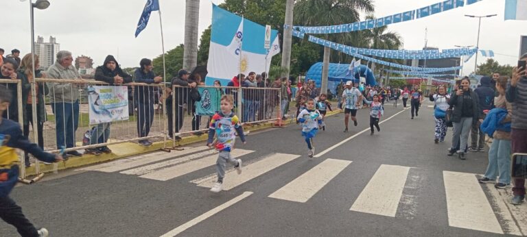 Cerró la maratón Pasos de Unidaden la Costanera y avenidas céntricas