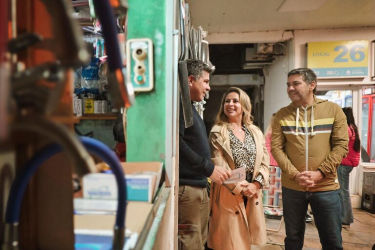 La concejal Argañaraz recorrió el centro comercial del barrio Guadalupe