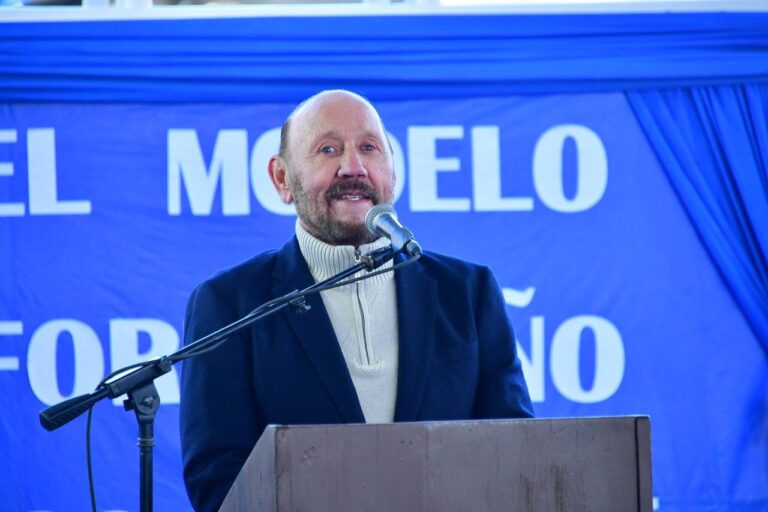 Si la ilusión de algunos es verme entregado o abatido, se equivocan expresó el Gobernador