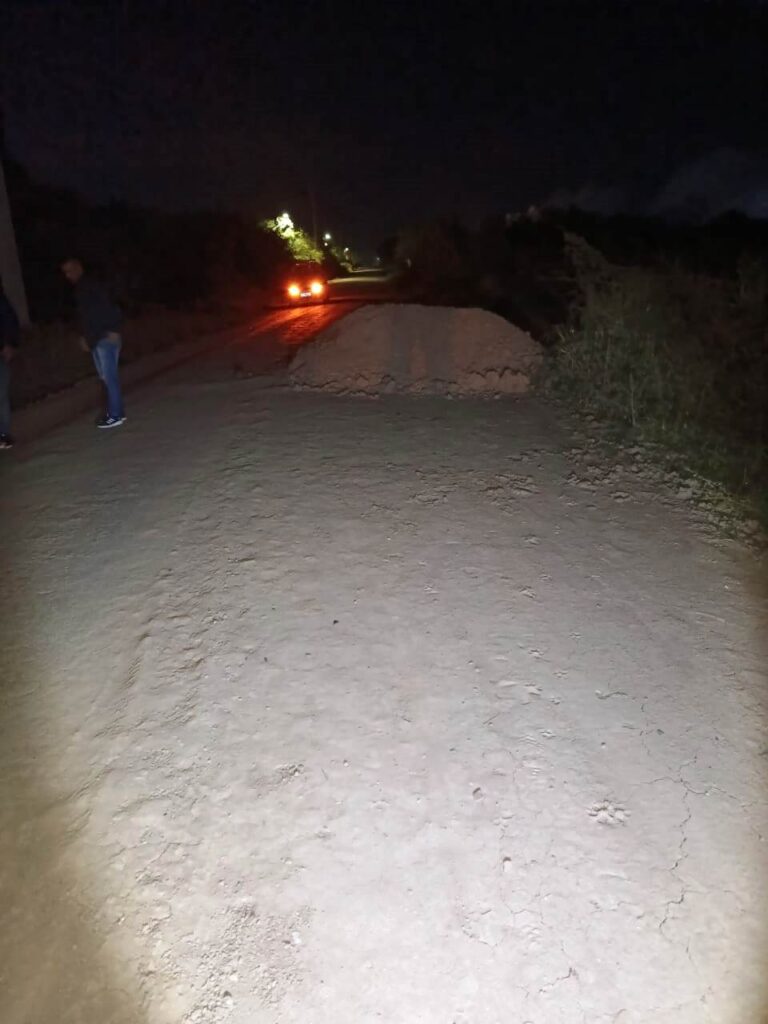 Dos jóvenes chocaron un montículo de tierra y sufrieron lesiones