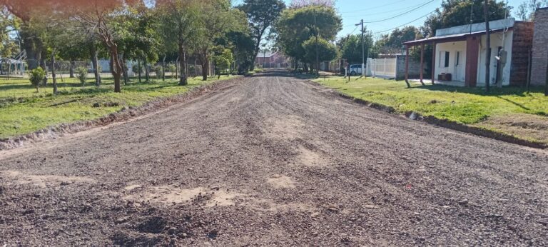 Realizaron Casi 250 metros de Ripio en Acceso al B VICENTIN, Cerrando Nuevo Circuito