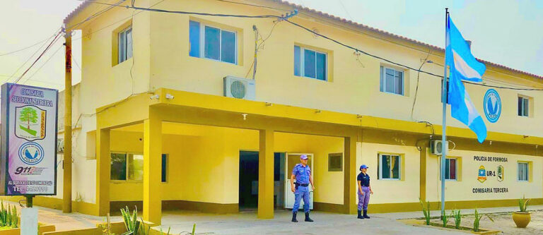 En un confuso episodio, tres hombres quedaron detenidos por retener y agredir a un joven