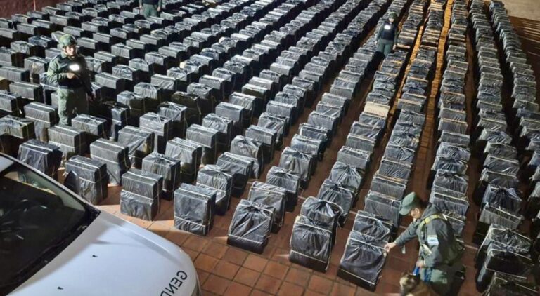 Formosa: Gendarmería detiene un camión paraguayo con 306.000 atados de cigarrillos de contrabando