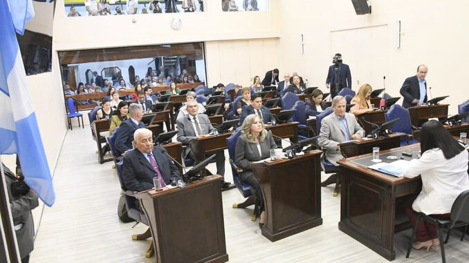 Convencionales eliminaron la reelección indefinida pero Insfrán podrá ser candidato una vez más