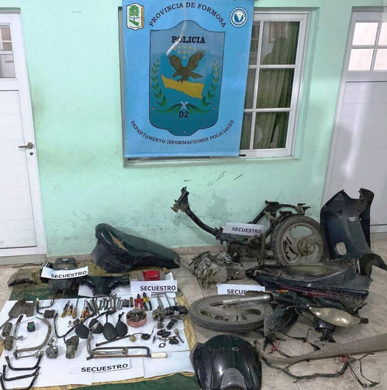 Detuvieron a dos sujetos y secuestraron una moto y motopartes