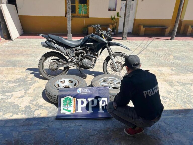 Aprehendieron a un sujeto y recuperaron una moto