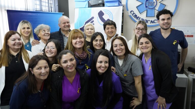 El ministro Gómez dejó habilitada la línea 0800-888-3364 destinada a la prevención del suicidio