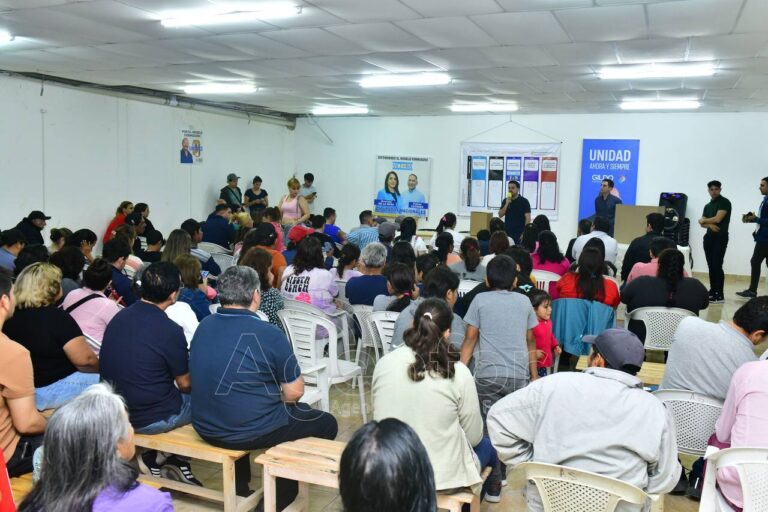 Los candidatos del FdV compartieron un encuentro con los vecinos del Villa del Carmen