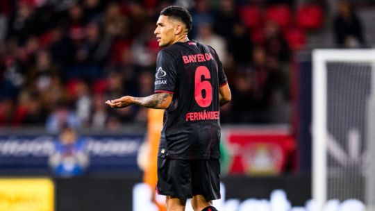 Equi Fernández y un debut para el olvido: doble amarilla y expulsión en apenas media hora