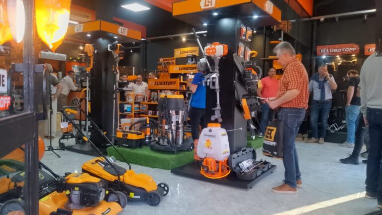 Ferretería Mariano Moreno y Lusqtoff inauguraron el primer local exclusivo de la marca con precios imbatibles