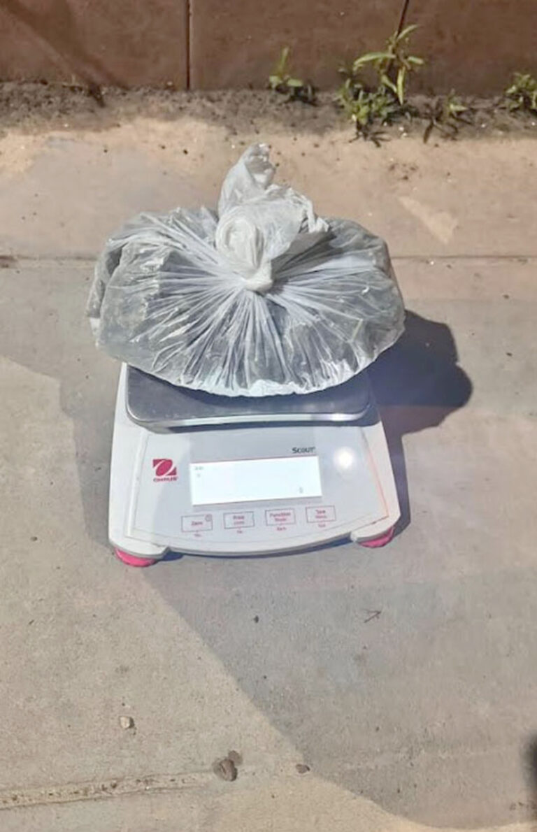 Sorprendieron a dos hombres con marihuana