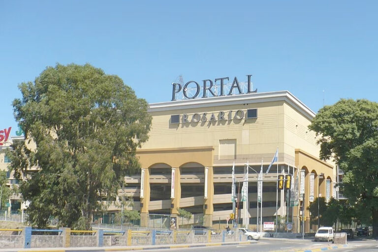 Peleó con un cliente por un trabajo y comenzó a disparar al aire frente a un shopping de Rosario